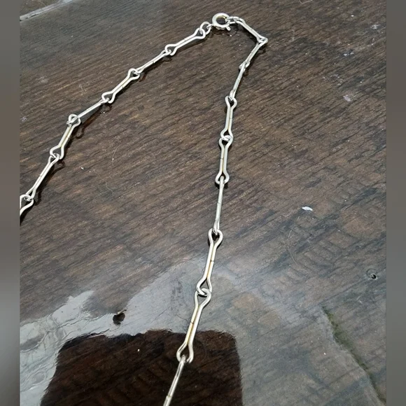 SE37 Elegant Silver Color Bone Shaped Chain Necklace - Picture 7 of 7